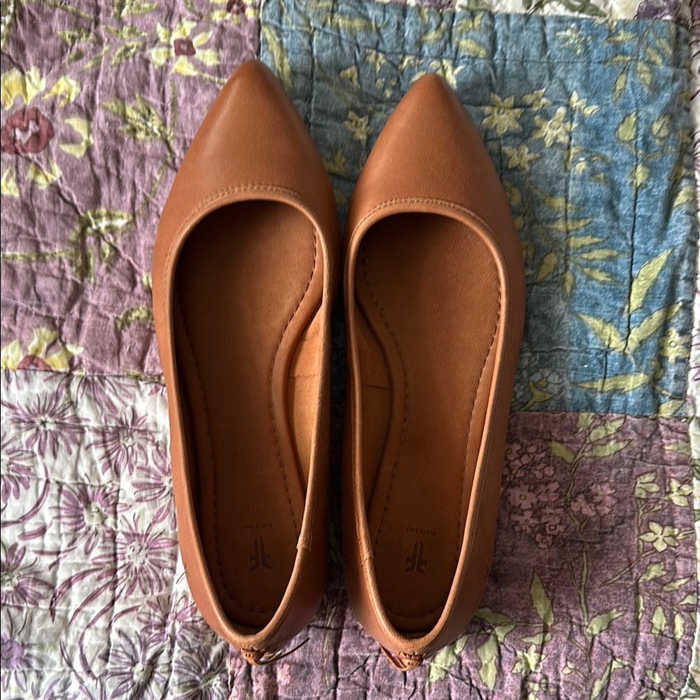 FRYE AND CO. Tan Flats